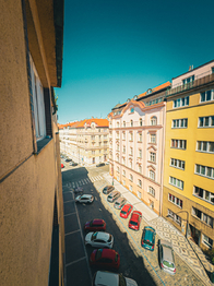 Výhled z okna - Pronájem bytu 1+kk v osobním vlastnictví 30 m², Praha 2 - Nové Město