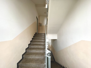 Vnitřní prostory domu - Prodej nájemního domu 150 m², Slaný