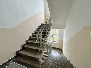 Vnitřní prostory domu - Prodej nájemního domu 150 m², Slaný