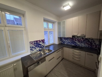 Prodej bytu 2+1 v osobním vlastnictví 64 m², Znojmo