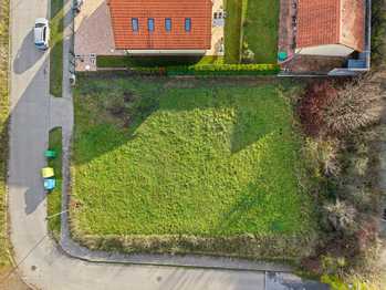 Prodej pozemku 967 m², Zápy