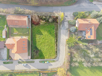 Prodej pozemku 967 m², Zápy