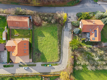 Prodej pozemku 967 m², Zápy