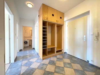 Předsíň a chodba - Prodej bytu 3+kk v osobním vlastnictví 70 m², Praha 9 - Letňany