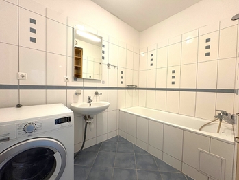 Koupelna - Prodej bytu 3+kk v osobním vlastnictví 70 m², Praha 9 - Letňany