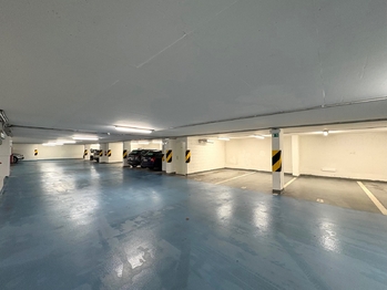 Garážové stání - Prodej bytu 3+kk v osobním vlastnictví 70 m², Praha 9 - Letňany