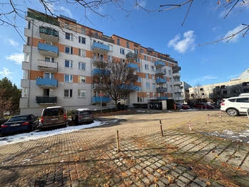 Venkovní pohled na dům - Prodej bytu 3+kk v osobním vlastnictví 70 m², Praha 9 - Letňany