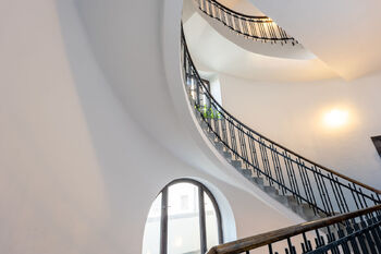 schodiště domu - Pronájem bytu 2+1 v osobním vlastnictví 70 m², České Budějovice