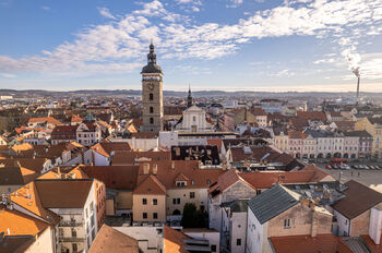 pohled na dům a centrum města - Pronájem bytu 2+1 v osobním vlastnictví 70 m², České Budějovice
