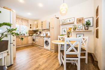 Kuchyně s jídelnou - Prodej domu 234 m², Krupka