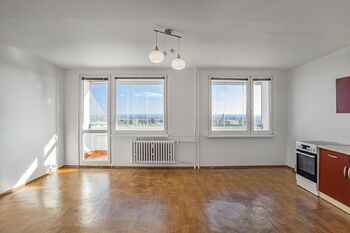 Obývací pokoj - Pronájem bytu 1+kk v osobním vlastnictví 34 m², Praha 9 - Prosek