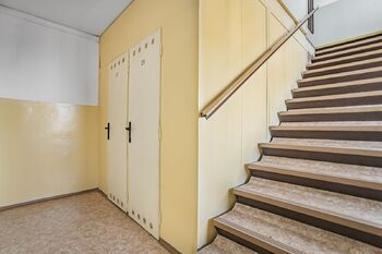 Komora na patře  - Pronájem bytu 1+kk v osobním vlastnictví 34 m², Praha 9 - Prosek