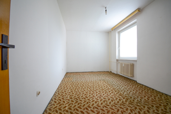 Ložnice - Prodej bytu 3+1 v osobním vlastnictví 74 m², Pardubice