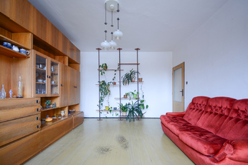 Obývací pokoj - Prodej bytu 3+1 v osobním vlastnictví 74 m², Pardubice