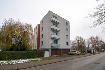 Pohled na dům - Prodej bytu 3+1 v osobním vlastnictví 74 m², Pardubice