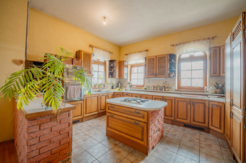 Prodej domu 252 m², Viničné Šumice