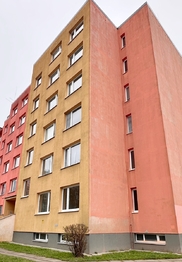 Pohled na dům - Prodej bytu 4+1 v družstevním vlastnictví 109 m², Praha 9 - Černý Most