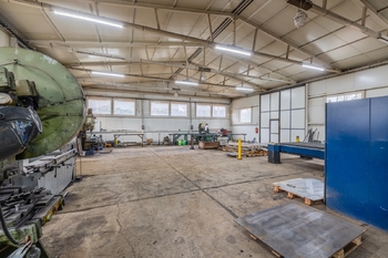 Prodej výrobních prostor 410 m², Neuměř