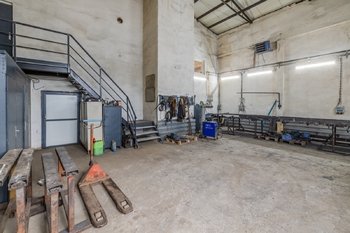 Prodej výrobních prostor 410 m², Neuměř