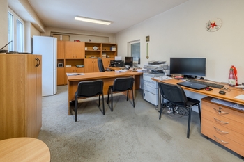 Prodej výrobních prostor 410 m², Neuměř