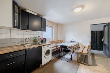 Prodej výrobních prostor 410 m², Neuměř