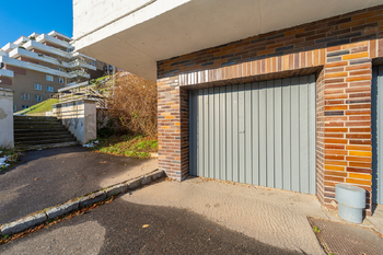 Garáž - Prodej bytu 3+1 v osobním vlastnictví 100 m², Praha 6 - Břevnov