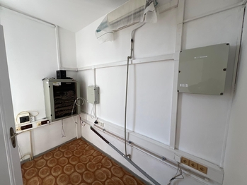 Centrální místnost pro rozvod  internetu po celém domě.  - Prodej kancelářských prostor 450 m², Teplice