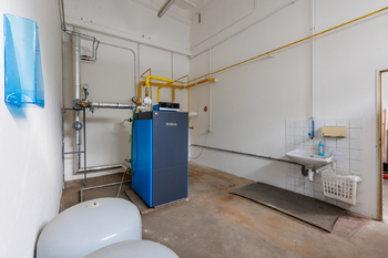 Pronájem výrobních prostor 1300 m², Chodová Planá