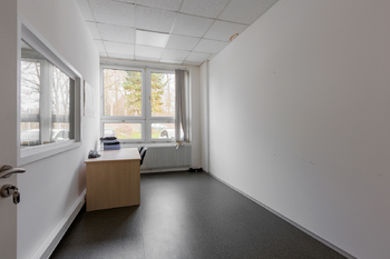 Pronájem výrobních prostor 1300 m², Chodová Planá