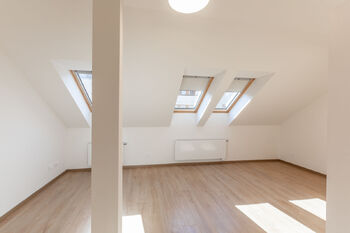 Pronájem bytu 2+kk v osobním vlastnictví 49 m², Praha 8 - Karlín