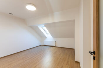 Ložnice - Pronájem bytu 2+kk v osobním vlastnictví 49 m², Praha 8 - Karlín