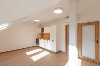 Pronájem bytu 2+kk v osobním vlastnictví 49 m², Praha 8 - Karlín