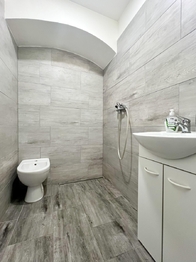 koupelna s výlevkou - Prodej domu 55 m², Osek