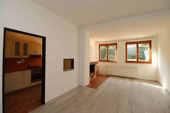 obývací pokoj  - Pronájem domu 90 m², Praha 4 - Záběhlice