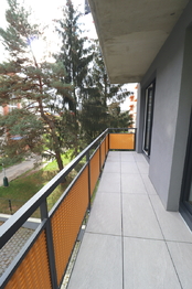 lodžie před ložnicí - Pronájem bytu 2+kk v osobním vlastnictví 70 m², Říčany