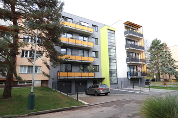 uliční pohled - Pronájem bytu 2+kk v osobním vlastnictví 70 m², Říčany 