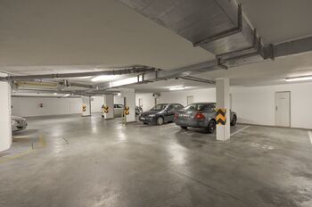 Pronájem garážového stání 16 m², Praha 8 - Libeň