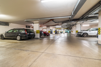 Pronájem garážového stání 16 m², Praha 8 - Libeň