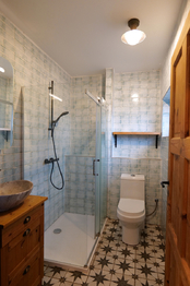 Koupelna v přízemí - Prodej domu 119 m², Plzeň