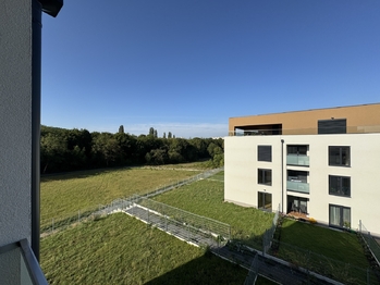 Výhled  - Pronájem bytu 2+kk v osobním vlastnictví 48 m², Praha 8 - Bohnice