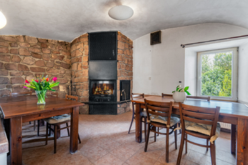 Prodej zemědělského objektu 300 m², Hluboké Dvory