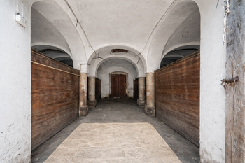 stáje - Prodej zemědělského objektu 300 m², Hluboké Dvory