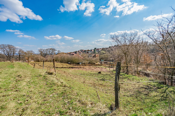 pastviny - Prodej zemědělského objektu 300 m², Hluboké Dvory
