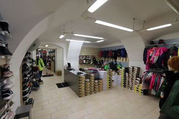 Pronájem obchodních prostor 100 m², Valašské Meziříčí