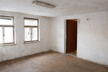 stav po vyklizení - Prodej domu 120 m², Rovensko pod Troskami