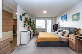 manželská postel - Prodej bytu 4+1 v osobním vlastnictví 87 m², Praha 4 - Krč