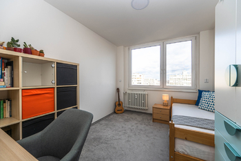 pokoj vpravo - Prodej bytu 4+1 v osobním vlastnictví 87 m², Praha 4 - Krč