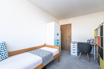 pokoj vpravo - Prodej bytu 4+1 v osobním vlastnictví 87 m², Praha 4 - Krč