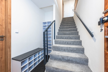 schody - Prodej bytu 4+1 v osobním vlastnictví 87 m², Praha 4 - Krč