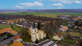 Pronájem pozemku 1443 m², Svaté Pole